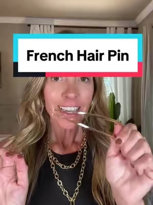 Every girl should master the French hair pin, it’s so convenient and pretty. #frenchhairpin #hairpin #hair #hairhack #updo #hairtutorial #beauty ##kitsch