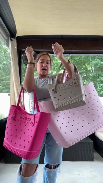 A must have tote bag for the summer! @Crocs #crocs #crocsgang #crocstote #crocstotebag #totebag #beachtotebag #fyp #tiktokshopcreatorpicks 