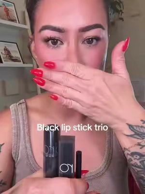 I’m shook! I can’t believe I actually like this! #blacklipstick #lipduo 