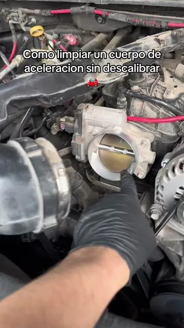 Así de fácil cualquier persona puede hacerlo #obd2scanner #throttlebodycleaning #tiktokshopmemorialday 