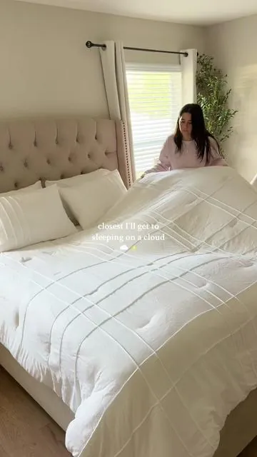 No this one might actually be my favorite ☁️✨ so soft and fluffy! #comforter #comforterset #bedding #beddingset #bedroomdecor #homedecor #tiktokmademebuyit #tiktokshopcreatorpicks 