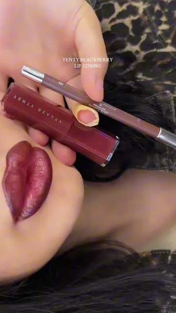 OBSESSED with this @Fenty Beauty gloss duo in shade BLACK’R BERRy🖤 #lipgloss #fentybeauty #lipliner #glossbombstix #fentyglossbomb #cherrylips #lipcombo 