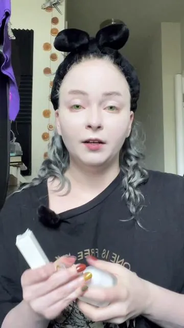 Goth girls trying to find a Foundation is a full time job but I think I’m gonna live this one for the summer 👀👀👀 #makeup #hauslab #gothmakeup #altmakeup #hauslabsfoundation 
