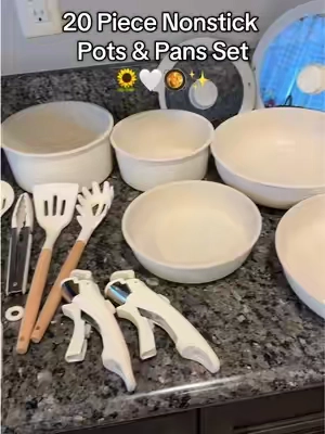 Love me a good aesthetic pots and pans set ✨🥘 #nonstick #tiktokshopfinds #kitchen #kitchentools #potsandpans #potsandpansset #cocina #ollas #cooking #pots #kitchenware #kitchengadgets #cookingpan #cookingpot #nonstickpans #nonstickcookware #cookwareset 