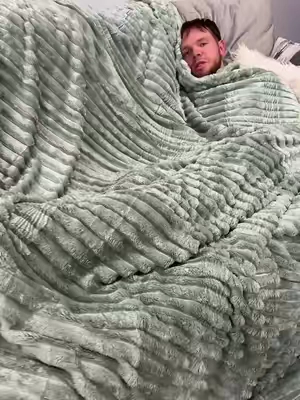 ON SALE NOW‼️ Once you try Bedsure, there’s no going back! ##bedsureblanket##cozytok##blanketgoals##homesnuggles##softestblanket##comfyliving##bedroomvibes##tiktokmademebuyit##homecomfort##blanketlove##snuggleseason##homeessentials##blanketobsessed##naptimevibes##viralhomefinds##aestheticbedroom##couchcozy##tiktokshopcreatorpicks##fyp##foryoupage##softandwarm##giftideas2025##homefinds##bedroomdecor##musthaveblanket##comfortcore##softblanketvibes##bedsurecozy##movieblanket#cloudblanket