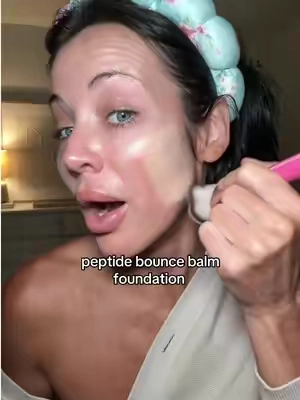 yep… that’ll do it 🫰🏼🙌🏼✨  Shade- Light Med  @Doll 10 Beauty #doll10beauty #peptidebouncebalm #foundation #doll10foundation #bouncebalm  