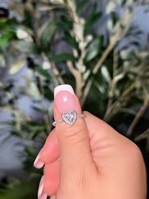 #ring #anillodepromesa #anillo #jewerly #promisering💍 #outdoorfun #tiktokshopcreatorpicks 
