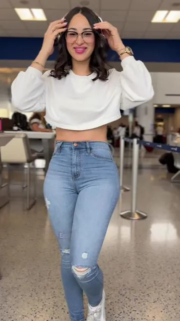 #JeansPerfectos #EstiloCasual #ModaUrbana #DenimLovers #OutfitConJeans #LookDelDía #JeansQueEnamoran #AmamosElDenim #ModaConEstilo #EstiloSinEsfuerzo #JeansParaTodo #LookCasual #BásicosConEstilo #RopaQueInspira #EstiloLatino 