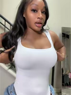 This bodysuit is super flattering!!! 3 pack for an amazing price!! #oqq #oqqbodysuits 