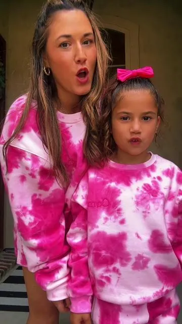 Doing our happy dance bc Comfrt dropped TIEDYE!!!!☁️🍡 @Comfrt @comfrtkids  #dancetrend #dancechallenge #twinning 