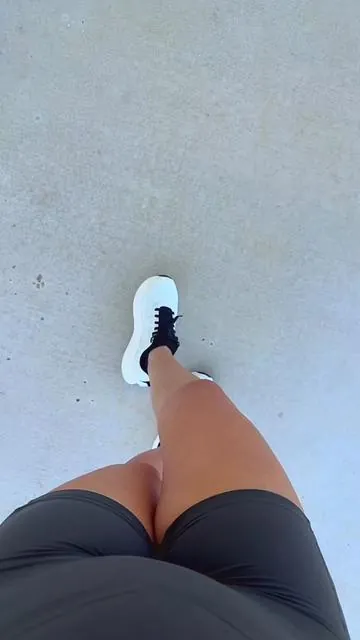 *big name brand* WHO??!! 🤭 #runningshoes #cloudshoes 