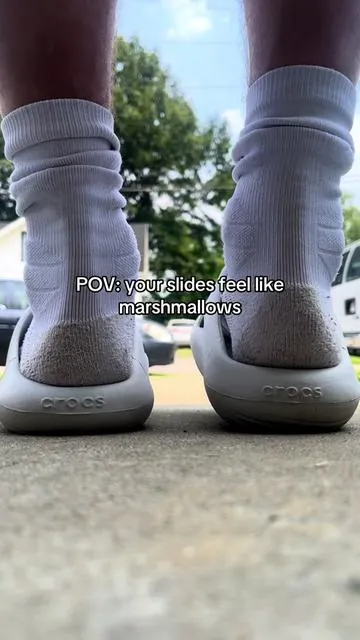 The cushion is crazy they’re so comfy!! #crocs #crocslides #recoveryslides #slides #crocspartner #tiktokshopcreatorpicks #creatorsearchinsights 