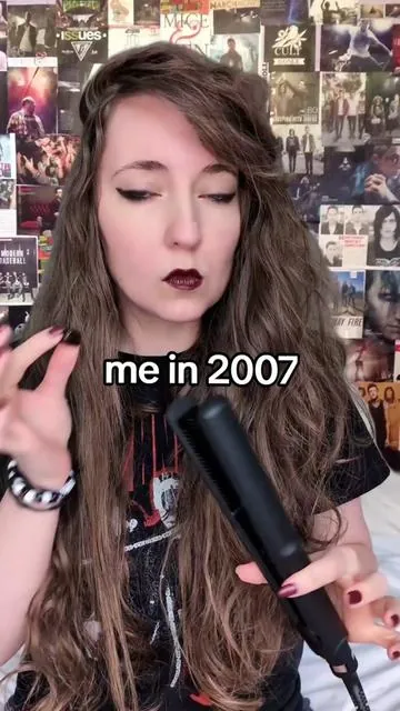 sadly not exaggerating.. @wavytalkofficial workin' miracles in 2025 💕 #wavytalk #wavytalkhair #straighthair #hairtutorial #hairtok #hair #straightenerbrush #straightener #flashback #glasshair #curlygirl #frizzyhair #hairgoals 