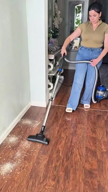 aspiradora para pisos y alfombra,  Vacuum cleaner with cable. #espiradora #vacuumcleaner #cordedvacuum #aspiradora #aspiradoradepisosyalfombras #summer #tiktokshopcreadorpicks #tiktokshopsummerturnup #clean 
