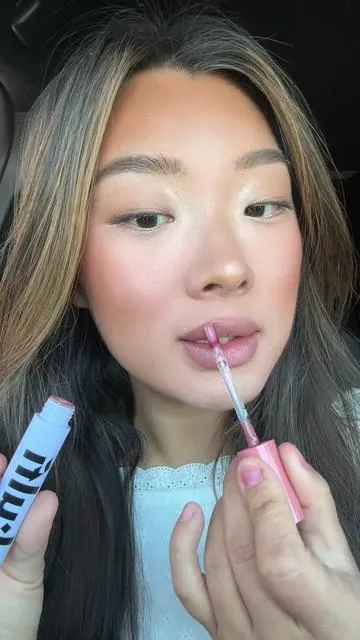 A lip oil lip stain hybrid is a GAMECHANGERRRRR #ifyouknowyouknow #ttscreatorbash #tiktokshopcreatorpicks #kulfi #lipstain #lipoil #lipcombo #makeup #beauty @Kulfi Beauty 