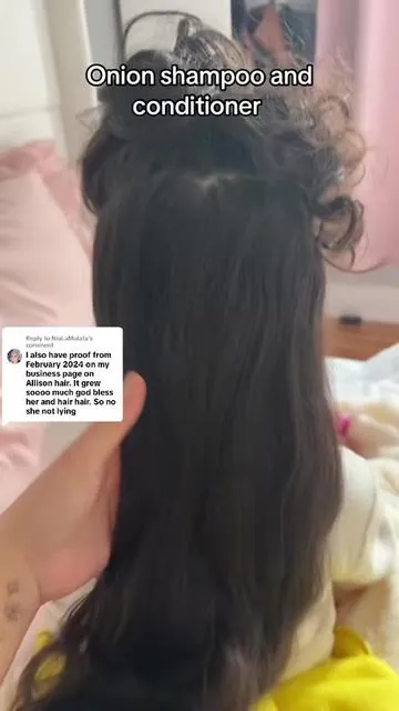 Replying to @NiaLaMulata onion shampoo on my toddlers hair #toddlerhair #curlyhairroutine #onionshampooandconditioner #onionshampoocolombian #wavyhaircurlyhair #toddlerhair #haircare #curlyhairroutine 