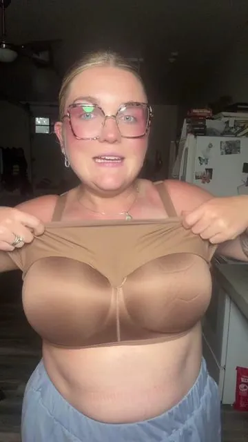 Supportiv seamless bra that feels like you’re wearing a sports bra?! @FeelinGirl LLC #seamlessbra #supportivebra #pushupbra #comfortablebra 