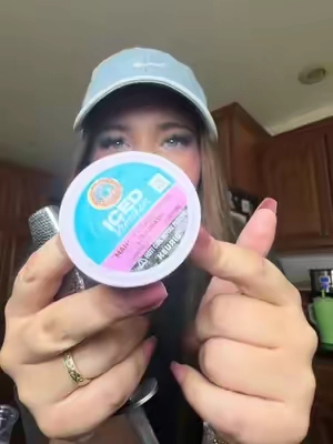 This tastes like Starbies but costs less than $1 💅 @Keurig #keurig #icedrefreshers #summerdrink #summermusthaves #summermashup #tiktokshopcreatorpicks 