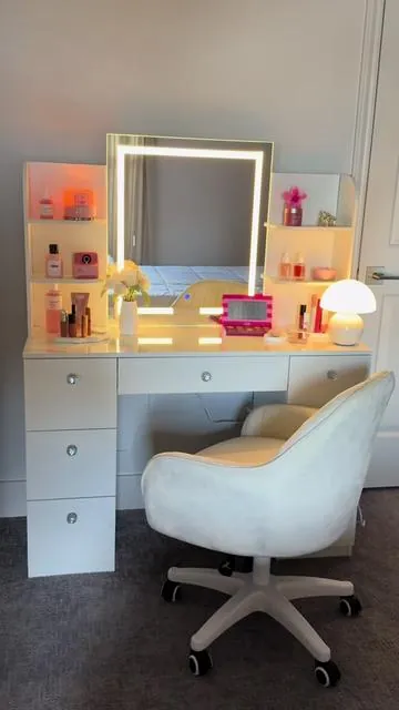 This is your sign to get this vanity while its on sale. #vownervanity #makeupvanity #vanitymirror #vanitymakeup 