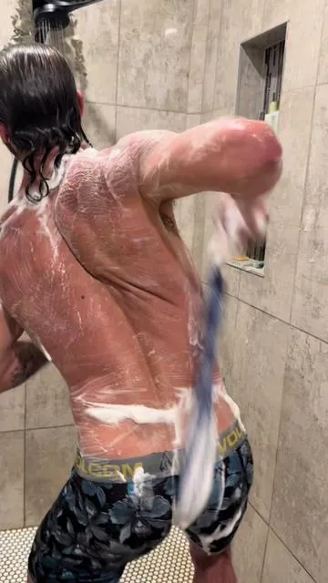 This Goshi Japanese exfoliating towel is a game changer! Deep clean, smooth skin, and it even reaches your back! #GoshiTowel #JapaneseSkincare #ExfoliatingTowel #ShowerEssentials #SelfCareRoutine #SmoothSkin #TikTokMadeMeBuyIt #BathHack