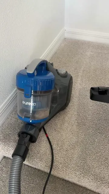 The Eureka vacuum is a blast from the past a vacuum that not only does my stairs, but does my entire house #eureka #eurekavacuum #baglessvacuum #stairvacuuming #vacuumcleaner #cleaning #cleantok #coeaninghacks #TTSLevelUp #spotlightfinds #TikTokShopCreatorPicks #tiktokshopsummerturnup #funinthesun #TTSThunderbolt #CreatorIcons 