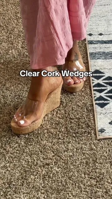 Another shoe find, from yours truly  💌 shoe addict> True to size  #womensandals #corkwedges #wedges #summershoes #cuteshoes #sandals 