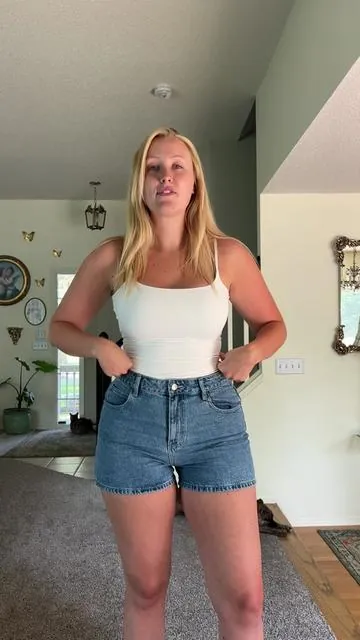 make sure you check the size guide as these are not stretchy at all! 🫣 @Princess Polly #princesspolly #jeanshorts #jeans #denim #shorts #fashiontiktok #fashioninspo #fashiontiktok #outfitinspo #outfit #outfitideas #summeroutfit 