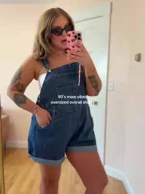 90s mom vibes 🍒🤍 obsessed with these denim overall shorts for summer! I’m 5’7 size 14 wearing xxl in these ones #overalls #shortalls #shortoveralls #midsize #midsizefashion #midsizestyle 