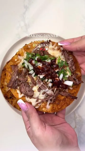 Birria bombs are soooo convenient to have for a quick and easy dinner 🍽️  #birriabombs #birria #birriatacos #makingdinner #makingdinnerformyhubby #birriarecipe #birriaderes #easydinner #easydinnerideas #dinnerideas #fyp #fypシ #parati #fyp #foryoupage 