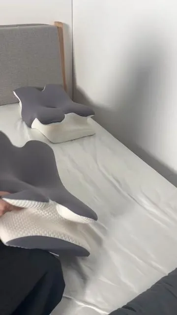 Not gonna lie, this might be the best pillow on the planet. #pillow #neckpain #ergonomicpillow #neck #sleep #foryoupage #memoryfoam #backpain #tiktokshop 