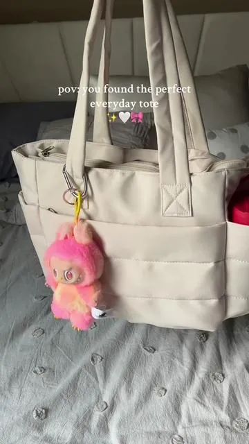 comes in different colors! #tote #totebags #totebagaesthetic #packmybagwithme  #girlythings #everydaybag #bagessentials