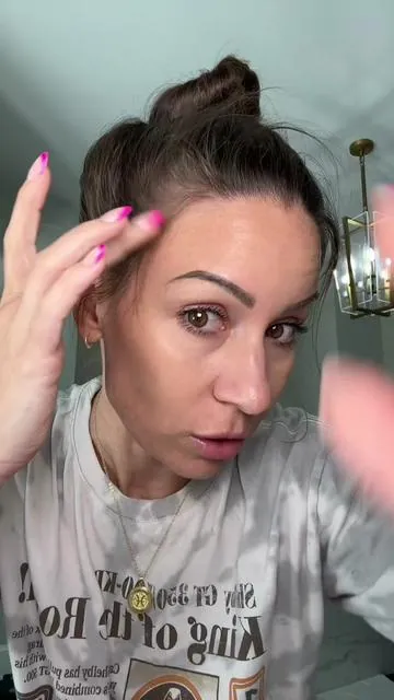 Glow therapy, but make it science.⚡️ The NuDerma Wand uses neon + argon to clear breakouts, boost collagen, and smooth skin everywhere—face and body. This is your new skincare flex. 💁‍♀️✨ #NuDermaWand #skincare#skincareroutine #skincaretools #antiaging #antiagingskincare #antiagingtips 