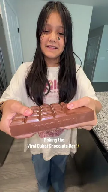 Making the Viral Dubai Chocolate bar ✨ #daughter #dubaichocolate #dubai #fypシ゚viral #viral #viralvideo 