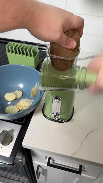 This Cheese Grater works perfectly 🙌 #cheesegrater #vegetablegrater #kitchenappliances #cooking #kitchenhacks #kitchenhack #kitchen #DealsForYouDays #fathersday #tiktokshopfathersday #tiktokshopsummerturnup #tiktokshopsummersale #summer #fathersdaygift #dealsforyoudays #summervibes #giftideas #viral  #viralproducts #spotlightfinds #ifyouknowyouknow #trendingnow #musthaves #relatable #trendingproducts #tiktokshopmademebuyit #tiktokshopcreatorpicks #tiktokshop #creatorboostcamp #ttsstarcreator #ttshop #ttstakeover #ttslevelup #creatorsearchinsights #creatorsearchinsight  #toptierjune #junemademebuyit 