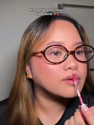 It’s giving bunny tongue?? 🤭🤨  @롬앤 romand  #romandliptint #romand #romandjuicylastingtint #koreanmakeup #koreanliptint #viralmakeupproducts #tiktokshopfinds 