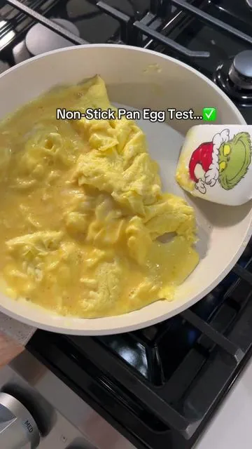 Had to do the egg test and these things are awesome! #cooking #kitchen #nonstick #kitchenhacks 
