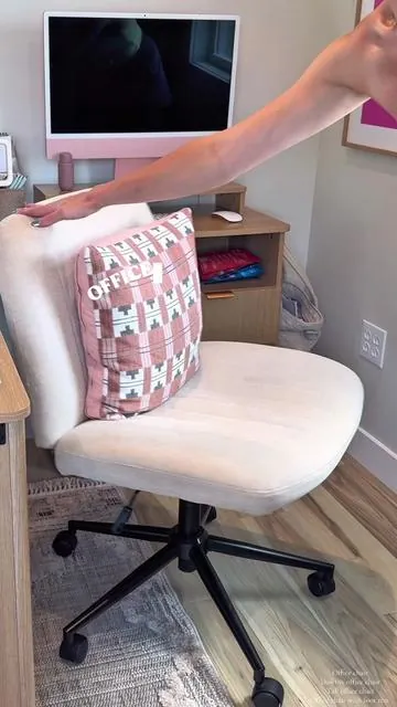 I never knew how badly I needed an office chair with a foot rest ✨🤌🏼 @Dowinx #officechair #officefurniture #officedecor #officetok #homeoffice #homeofficedecor 