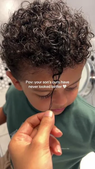 always looking to perfect his curly hair routine 🙌🏼 #fyp #curlyhair #curlyhairroutine #curls #shampoo #conditioner #rizoscurls #rizosperfectos #rizosnaturales 