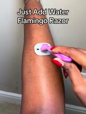 All you need is water, no shaving gel needed! #flamingorazor #razor #shaving #flamingorazors  #flamingomoistureplusrazor #flamingomoistureplus  #summeressentials #summeressential #razor #smoothskin #tiktokshopcreatorpicks #dealsforyoudays  #razorforwomen #shaving #shavinghacks #shavingtips  @Flamingo 
