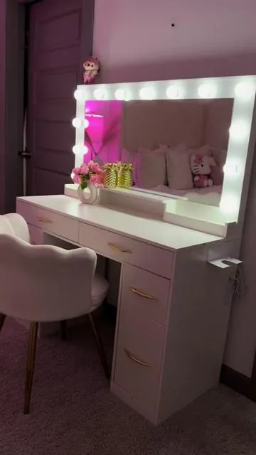 Adding led lights to my vanity 💕 it came out so cuteeee #fyp #tiktokshopvanity #makeupvanity #vanitymirror 