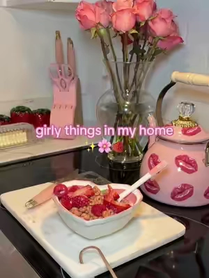 I love my girly kitchen 🌸✨ #kitchen #kitchengadgets #kitchenorganization #strawberry #pink #pinkeverything #kitchendecor #homedecor #girlies #girliesonly #fyp #starcreatorcompetition #tiktokshopcreatorfinds 
