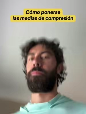 Esta es la manera Más fácil de ponerse medias de compresión. Todo el mundo debería usar medias de compresión para proteger contra las várices, las venas arañitas, los coágulos, las piernas cansadas, las piernas, adolorida al final del día. #mediasdecompresion #compressionsocks #varicoseveins #varices #piernashinchadas #isunie @isunie #ttslevelup #ttsdelightnow  #spotlightfind  #tiktokshopcreatorpicks #tiktokshoprestock #healthmusthaves #tiktokshop #tiktokshopsummerturnup #dealsforyoudays 