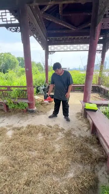 Man, this saved my back! I no longer have to bend over to clean!#blower #powerful #cleaning #musthaves #tiktokmademebuyit #lawncare #cozyvibes #shopvideocarnival #tiktokshopsummerturnup #euhomy #euhomyicemaker 