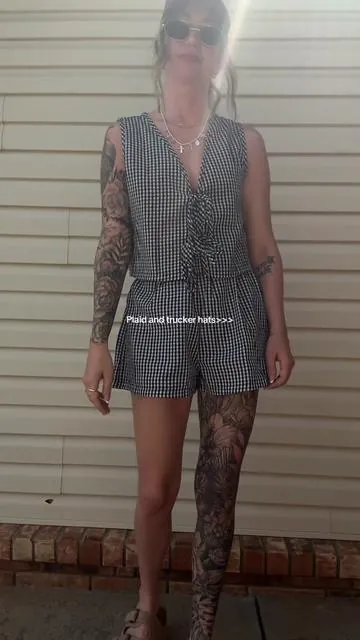 The cutest plaid set for summer 🖤  #plaid#twopieceset#spotlightfinds#tiktokmademebuyit#dealsforyoudays#ootdinspo#summeroutfit#truckerhat#fashion 