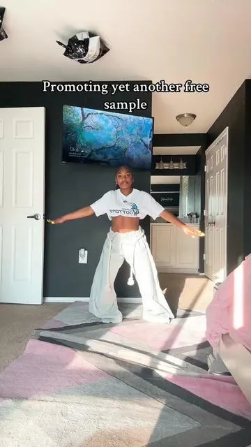 Dc: @moegotmoves Pants: @Aelfric Eden Shop #majorette #dance #freesample #tiktokshop #aelfriceden #fyp #viral #blowthisup #xyzbca 