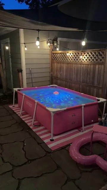 Pink pool 
