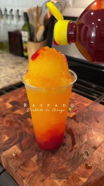 Perfecto para este verano 😋🔥 Ingredients: 3.5 cups of sugar  2 cups of water  4 mangos  3 tbsp mango concentrate  1 lime  Combine 2.5 cups of water with sugar and bring to boil. Blend mangos with additional cup of water, mango concentrate, and lime juice. Bring to boil again and add diced mango. Let cool completely and serve!  Ingredientes: 3.5 tazas de azúcar 2 tazas de agua 4 mangos 3 cucharadas de concentrado de mango 1 lima Combine 2.5 tazas de agua con el azúcar y deje hervir. Licúe los mangos con otra taza de agua, el concentrado de mango y el jugo de lima. Vuelva a hervir y agregue el mango en cubos. Deje enfriar completamente y sirva. #raspadodemango #raspados #raspa #diablitos #raspadonaturales #recetasfaciles #postresparavender #emprendimiento #botanasmexicanas #snowcone #shavedice 