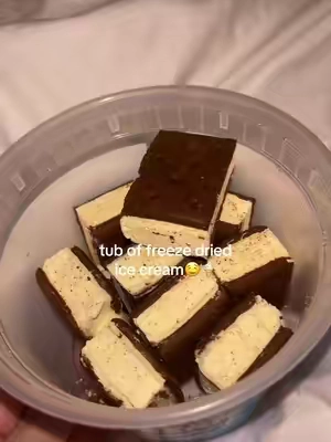 freeze dried ice cream sandwiches🤤🍦 #freezedriedcandy #freezecandy #freezedried #freezedriedicecream #freezedriedicecreamsandwich 