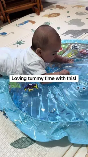 Loving tummy time with her new water mat! #tummytime #watertummytimemat #waterbabymat #babymatt #fypシ゚viral #parati #babystuff #babythings #tummytimeactivities #tummytimetips #foryou 