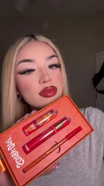 Scooby-Doo Velma lip kit!❤️‍🔥 #scoobydoo #velmalipkit #glamlite #glamlitecosmetics #glamlitelipkit #lipkit 